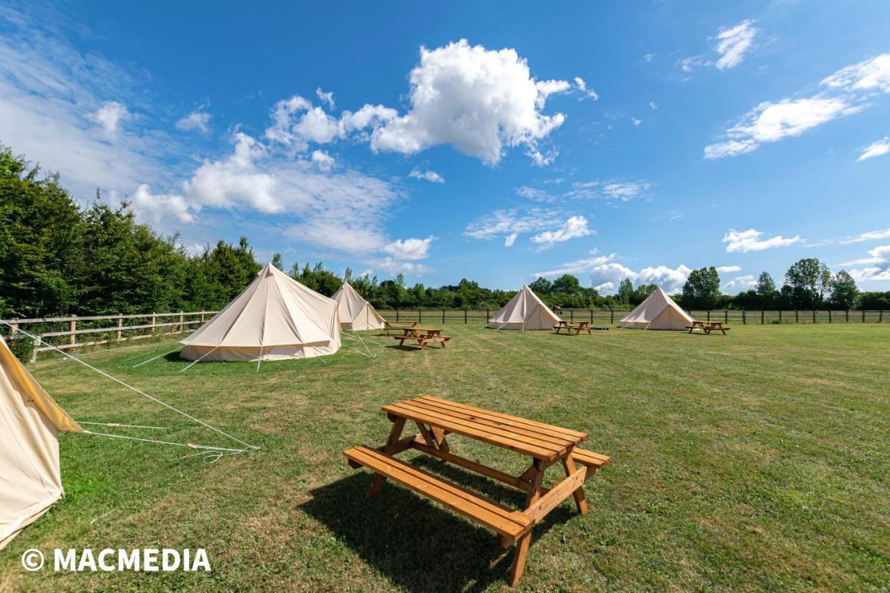 Bell Tent Glamping At Marwell Resort Winchester Zewnętrze zdjęcie