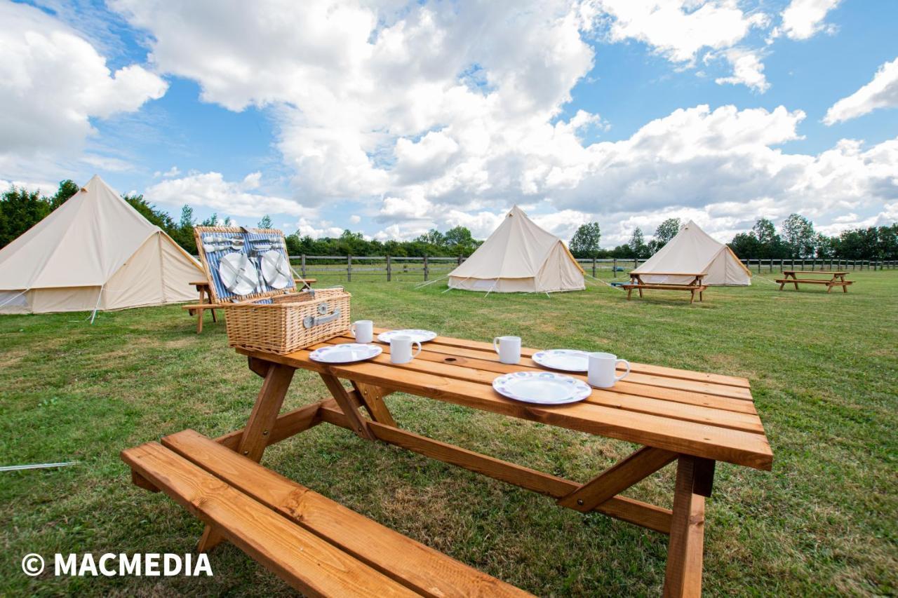 Bell Tent Glamping At Marwell Resort Winchester Zewnętrze zdjęcie