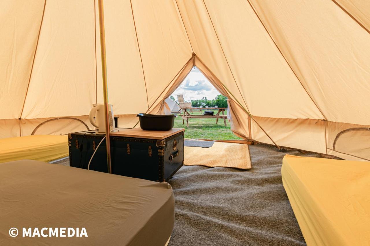 Bell Tent Glamping At Marwell Resort Winchester Zewnętrze zdjęcie